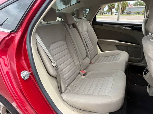 Used 2020 Ford Fusion SE FWD image 14