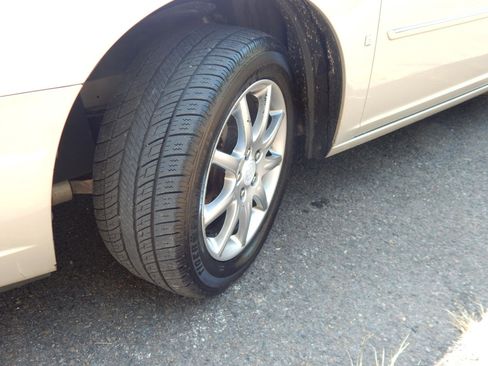 Used 2007 Buick Lucerne CXL image 19