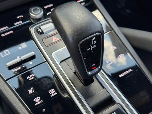 Used 2022 Porsche Cayenne E-Hybrid image 34