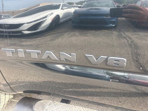 Used 2019 Nissan Titan SV w/ SV Convenience Package image 11