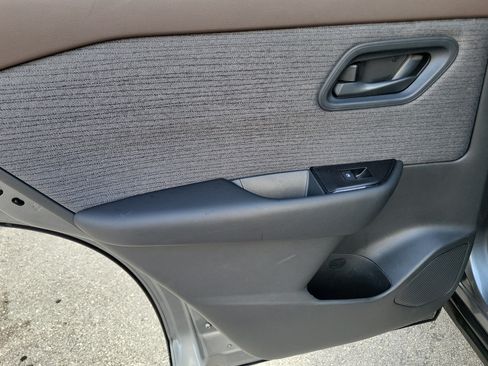 Used 2023 Nissan Rogue S AWD/4WD image 32