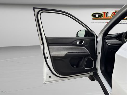 New 2026 Jeep Compass Latitude image 12