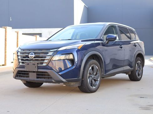 Used 2024 Nissan Rogue SV AWD/4WD image 2