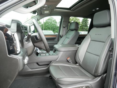 Used 2025 GMC Sierra 3500 Denali w/ Denali Reserve Package AWD/4WD image 34