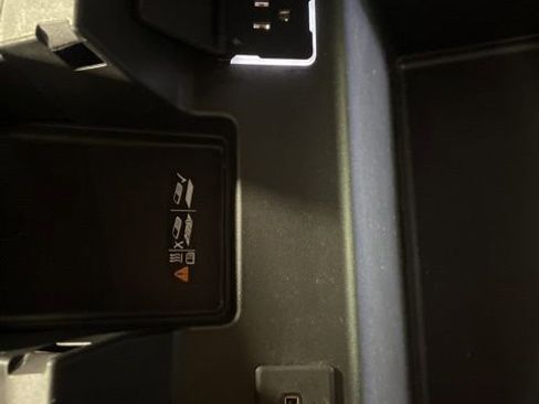 Used 2023 Chevrolet Silverado 1500 LTZ w/ LTZ Premium Package image 34