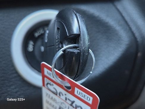 Used 2016 RAM 1500 Express RWD image 16