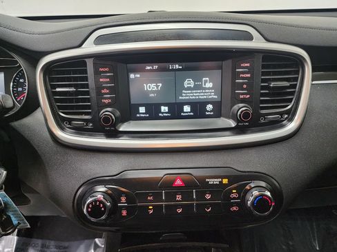 Used 2019 Kia Sorento LX image 17