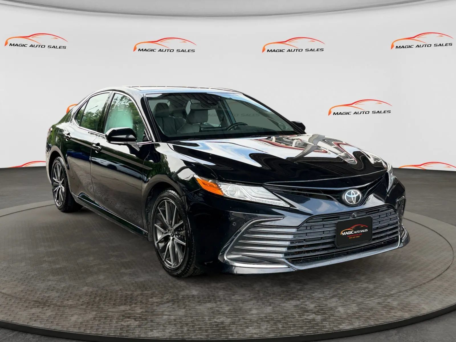 Used 2021 Toyota Camry XLE w/ Navigation Package AWD/4WD image 5