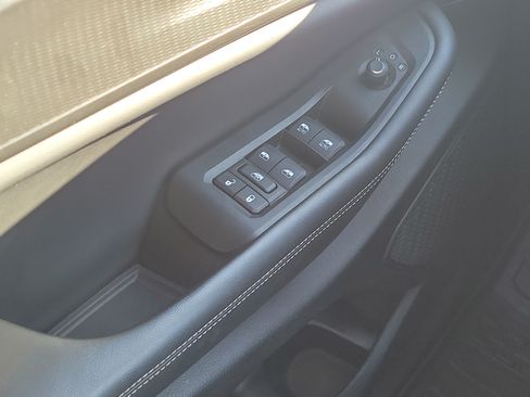 Used 2024 Jeep Grand Cherokee L Altitude AWD/4WD image 21