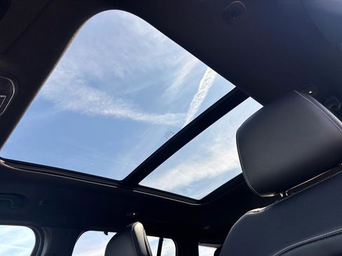 Used 2024 Jeep Grand Cherokee Limited w/ Luxury Tech Group II image 34