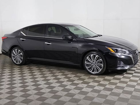 Used 2024 Nissan Altima 2.5 SL FWD image 16