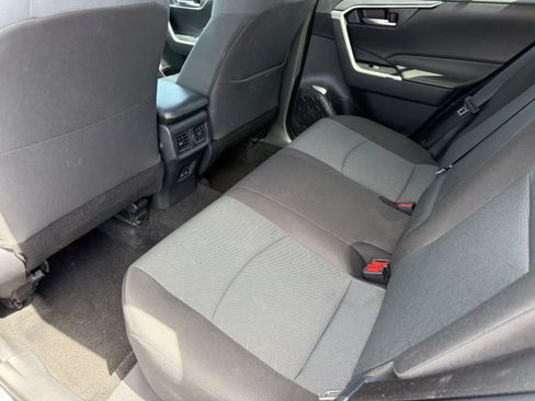 Used 2025 Toyota RAV4 XLE AWD/4WD image 8