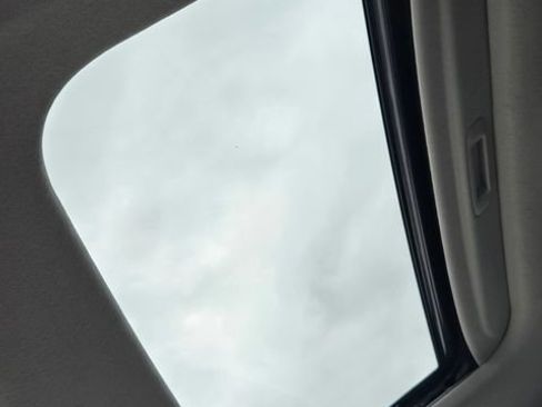 Used 2023 Hyundai Venue SEL FWD image 18