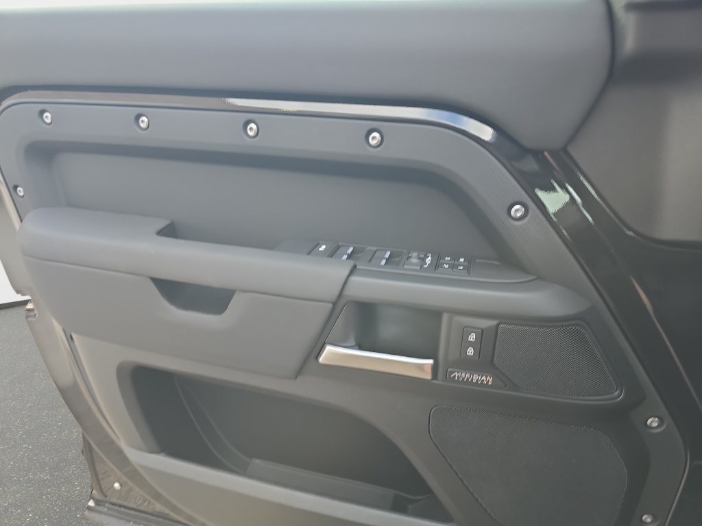 New 2026 Land Rover Defender 110 X-Dynamic SE AWD/4WD image 19