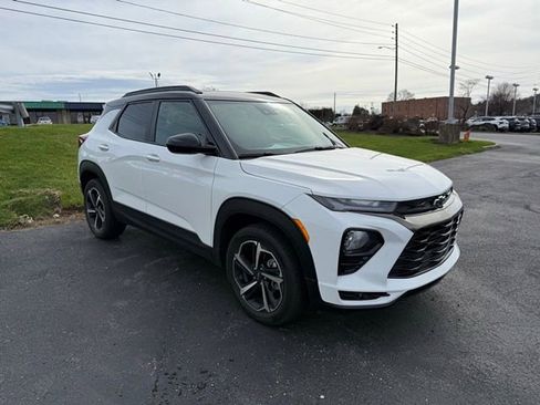 Used 2023 Chevrolet TrailBlazer RS w/ Sun and Liftgate Package image 3