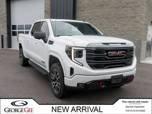 Used 2022 GMC Sierra 1500 AT4 w/ AT4 Premium Package AWD/4WD image 1