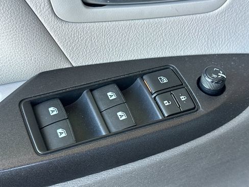 Certified 2018 Toyota Sienna LE w/ Carpet Mat Package FWD image 14