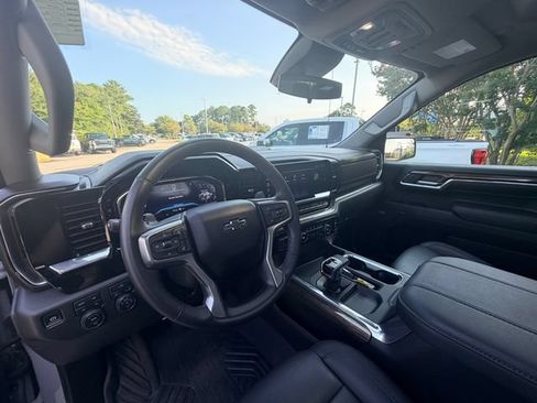 Used 2024 Chevrolet Silverado 1500 LT Trail Boss w/ Convenience Package II AWD/4WD image 14