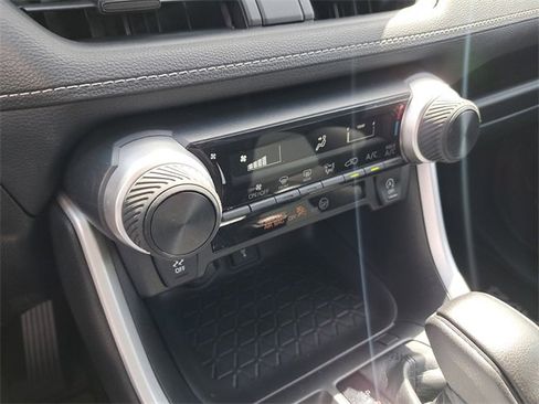 Used 2021 Toyota RAV4 LE image 26