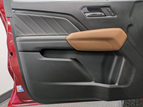 Used 2024 GMC Canyon AT4 image 8