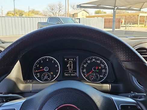 Used 2016 Volkswagen Tiguan R-Line image 10