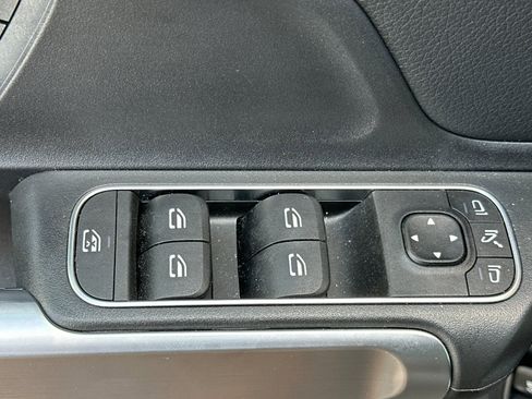 Used 2023 Mercedes-Benz GLB 250 4MATIC image 11