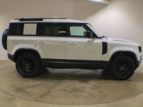 Used 2025 Land Rover Defender 110 S AWD/4WD image 7