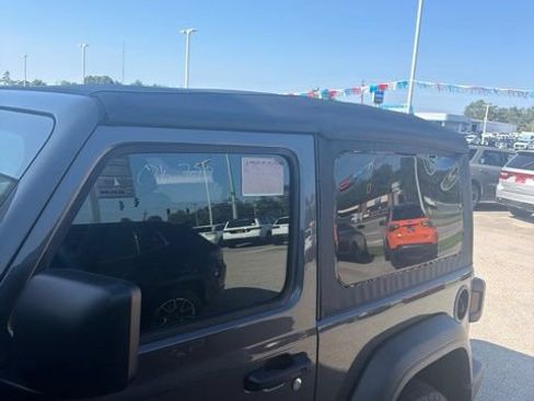 Used 2025 Jeep Wrangler Sport AWD/4WD image 4
