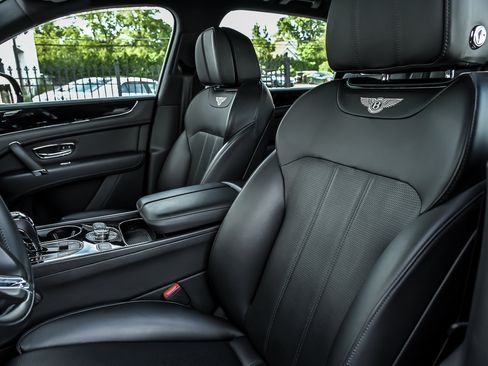 Used 2020 Bentley Bentayga AWD/4WD image 22