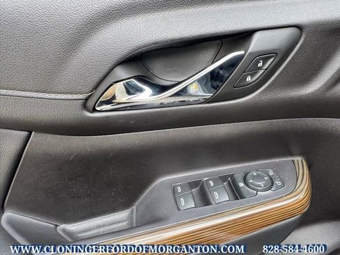 Used 2022 GMC Acadia SLE w/ Driver Convenience Package image 24