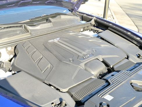 Used 2025 Bentley Bentayga image 65