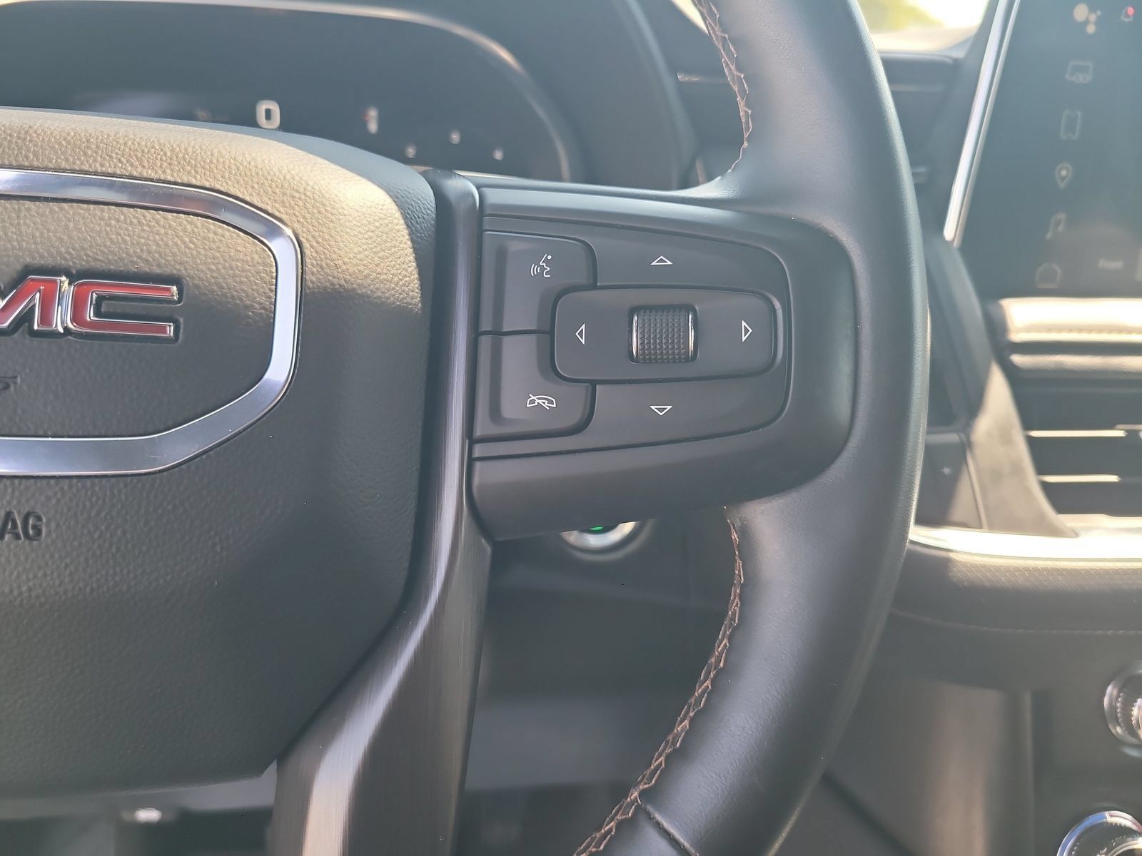 Used 2023 GMC Yukon XL AT4 AWD/4WD image 15