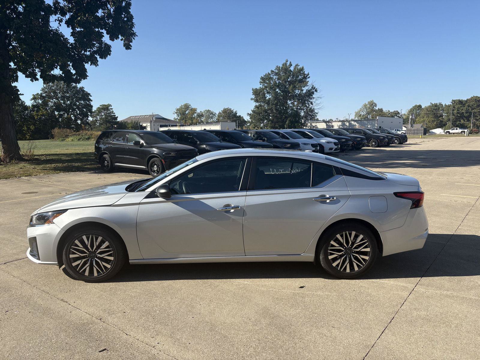 Used 2025 Nissan Altima 2.5 SV FWD image 5