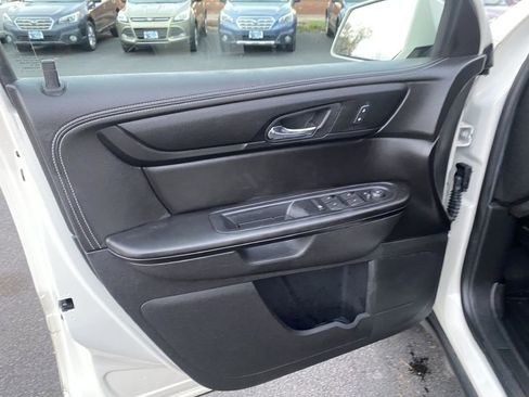 Used 2015 Chevrolet Traverse LT w/ Style and Technology Package image 21