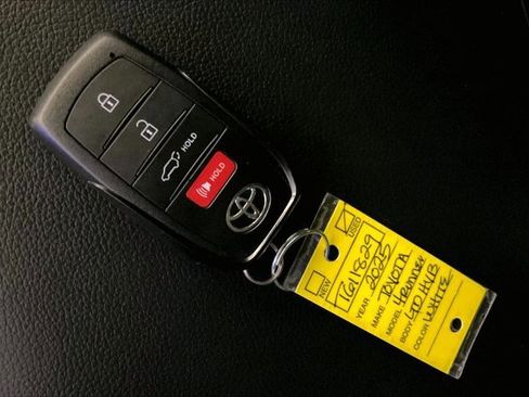 Used 2025 Toyota 4Runner Limited AWD/4WD image 11