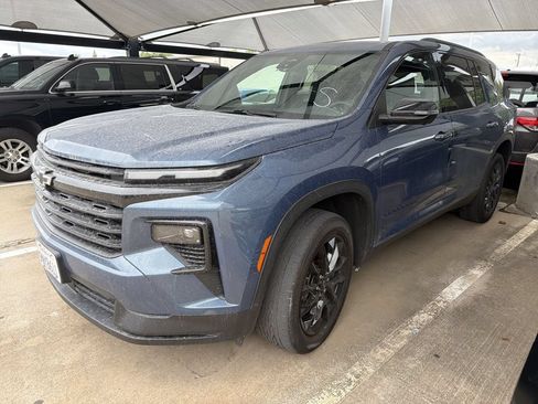 Used 2024 Chevrolet Traverse LT w/ Midnight/Sport Edition FWD image 1
