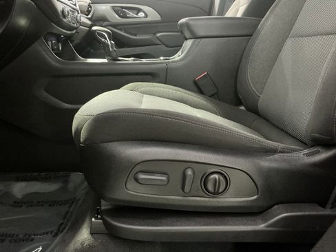 Used 2023 Chevrolet Traverse LT image 15
