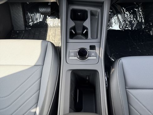 New 2025 Volkswagen Tiguan SE image 21