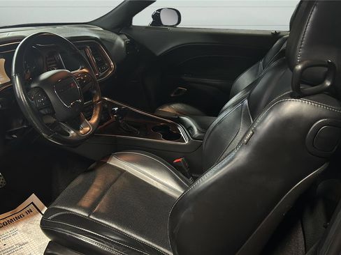 Used 2016 Dodge Challenger R/T Plus image 9