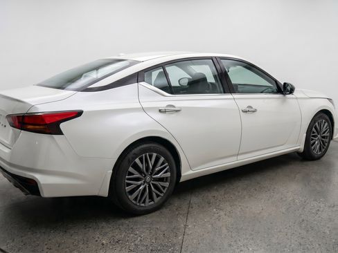 Used 2025 Nissan Altima 2.5 SV FWD image 9
