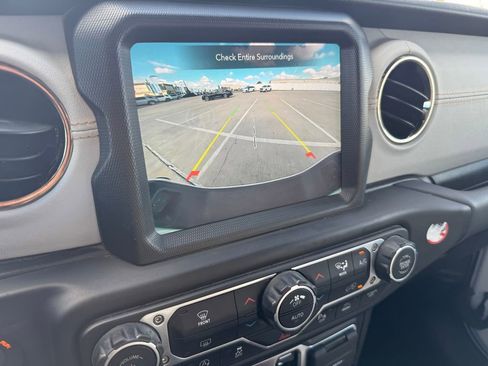 Used 2023 Jeep Gladiator Overland image 18