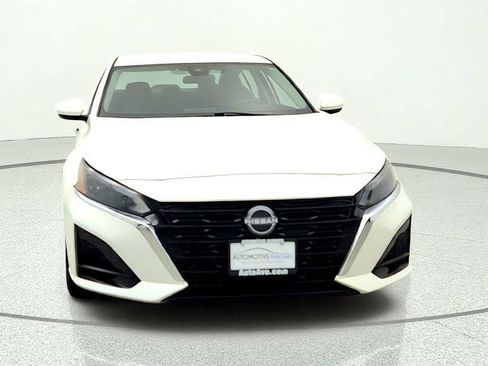 Used 2023 Nissan Altima 2.5 SV FWD image 2