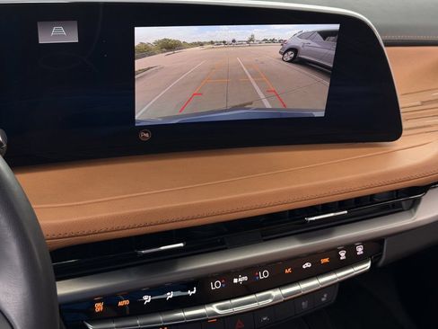 Used 2024 Cadillac XT4 Premium Luxury FWD image 18