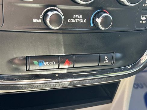 Used 2019 Dodge Grand Caravan SXT FWD image 19