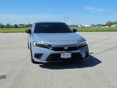 Used 2023 Honda Civic Sport image 2
