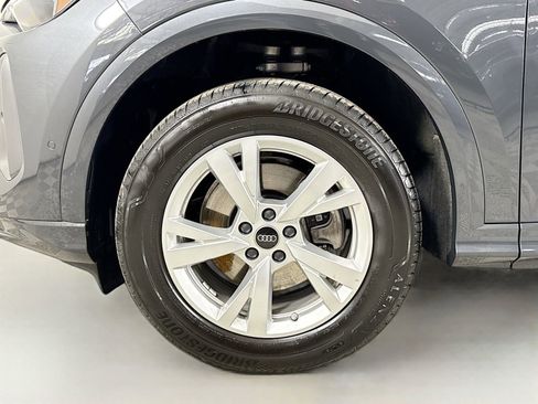 Used 2025 Audi Q5 Premium w/ Convenience Package image 28