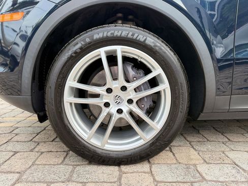 Used 2020 Porsche Cayenne image 21