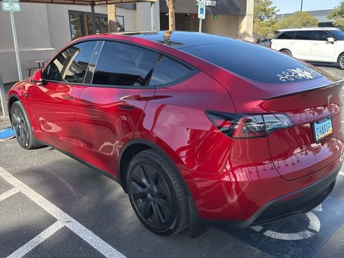 Used 2024 Tesla Model Y Long Range image 7