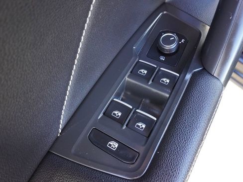 Used 2024 Volkswagen Tiguan SE image 15