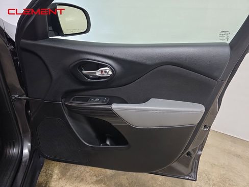 Used 2014 Jeep Cherokee Latitude image 26